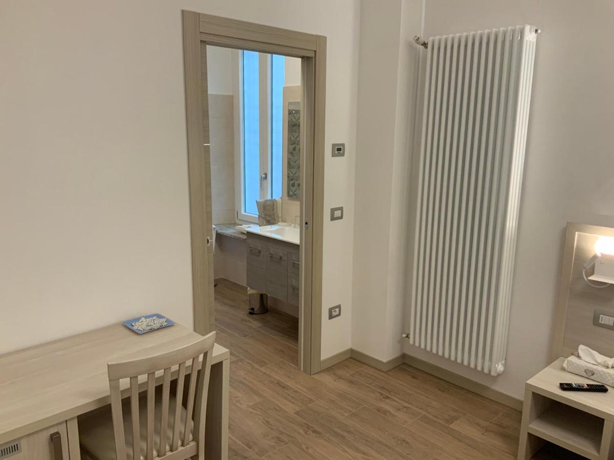 Residenza Pezzani Hotel Парма Екстериор снимка