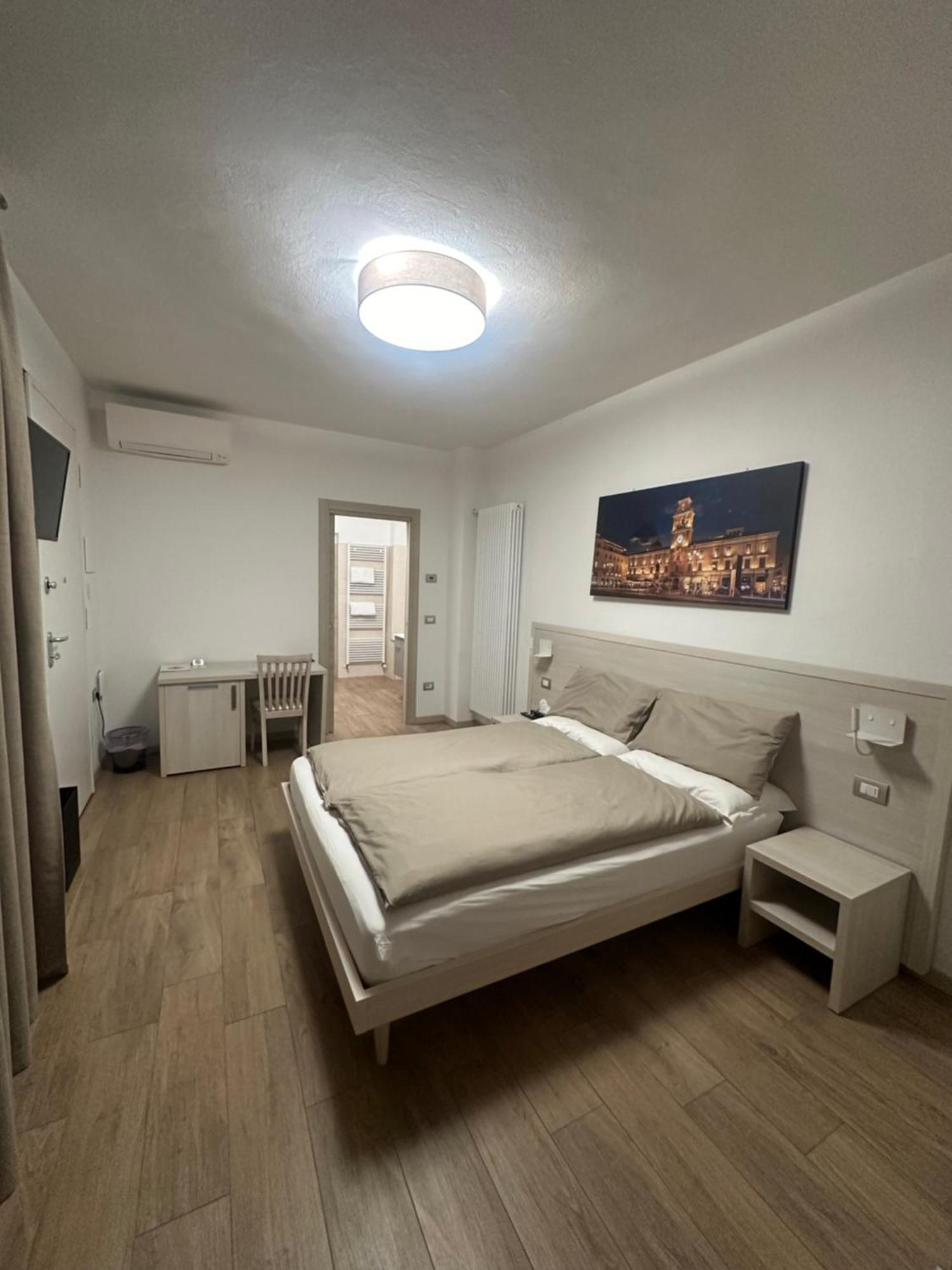 Residenza Pezzani Hotel Парма Екстериор снимка
